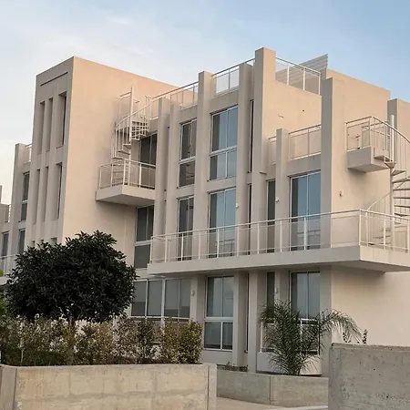 Modern Marvel Seaview Apartament