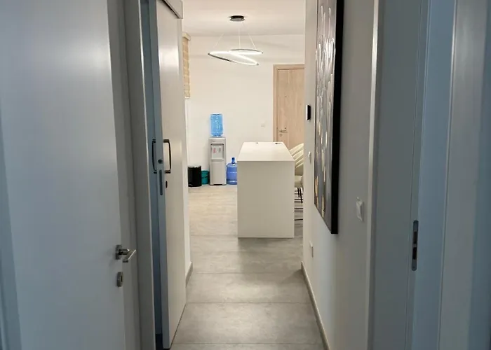 Modern Marvel Seaview アパート