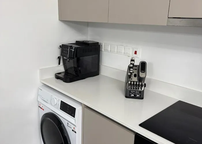 Modern Marvel Seaview アパート