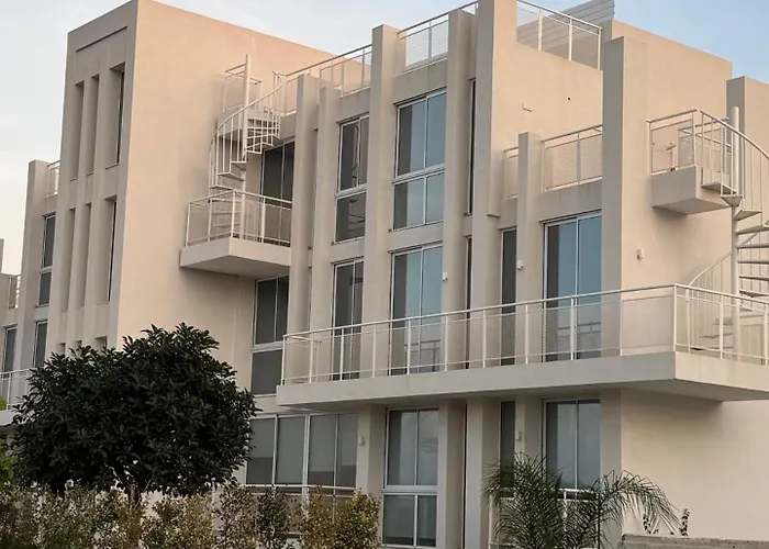 Modern Marvel Seaview 아파트